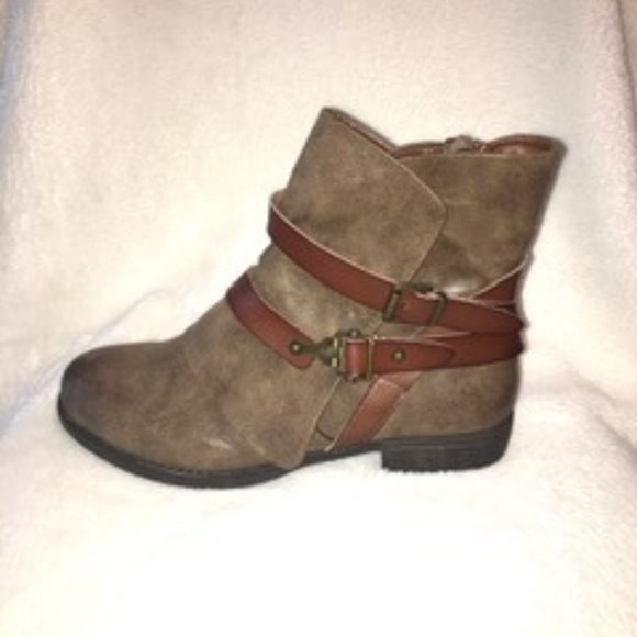 Pop Shoes - (NEW) Pop Brown Distressed Ankle Boots - Size 11M